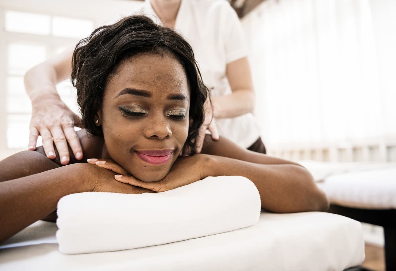 Massage Intuitif photo massage gommage soins zen lounge