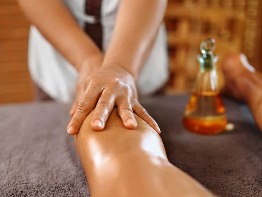 Massage Jambes Lourdes photo massage gommage soins zen lounge